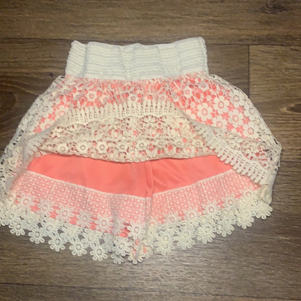 BEAUTEES designed in Los Angeles girls skirt with built in shorts. Size large.
